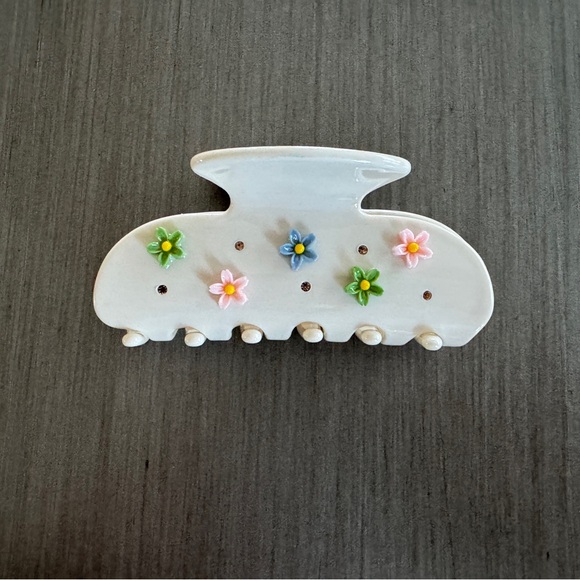 Emi Jay Flower Sweetheart Clip - Picture 4 of 4